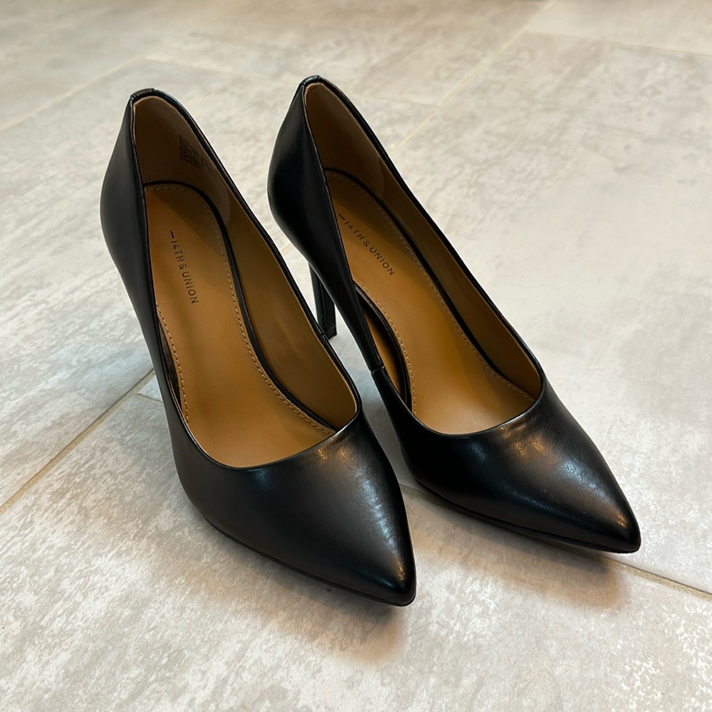 Black Smooth Leather Point Toe Pumps
